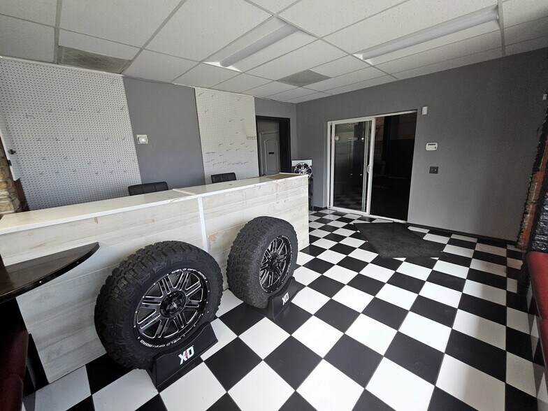 More Photos Of 15217 US 301, Dade City Office For Sale