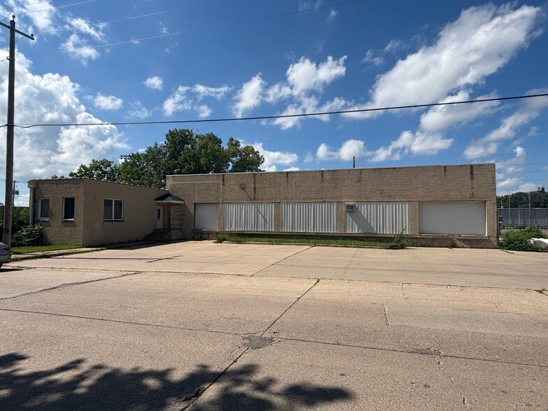 More Photos Of 1814 E Ave NE, Cedar Rapids Warehouse For Lease
