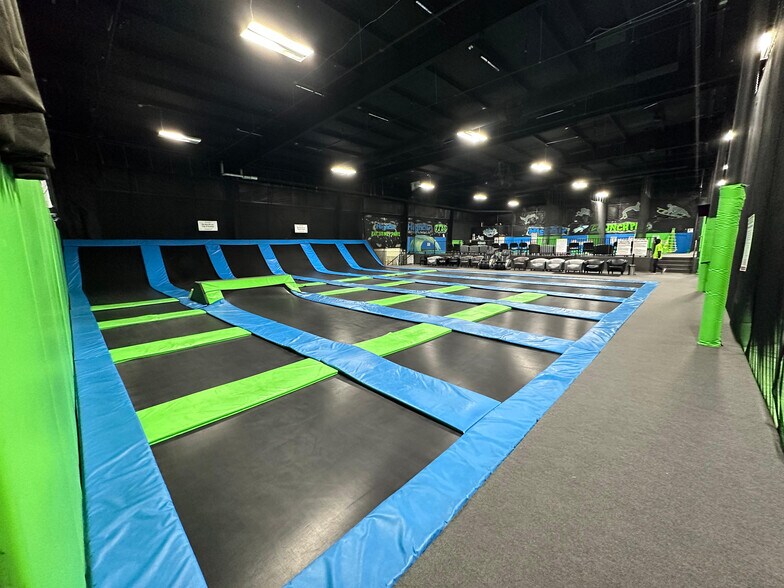 More Photos Of 1250 4th Ave NW, Minot Storefront For Lease