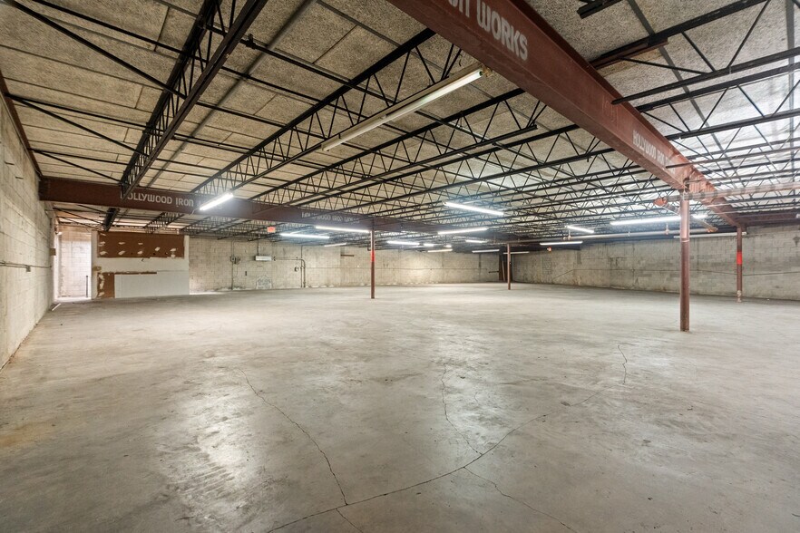 More Photos Of 7361-7391 NW 78th St, Medley Warehouse For Lease