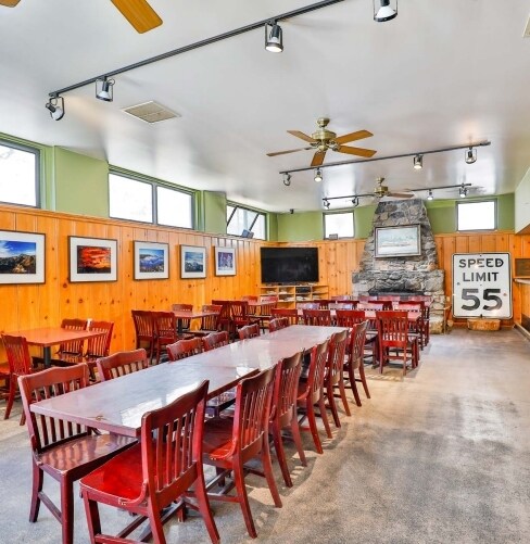 More Photos Of CA-2, La Cañada Flintridge General Retail For Sale