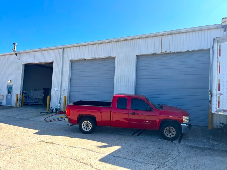 More Photos Of 204 Engineers Rd, Belle Chasse Warehouse For Lease
