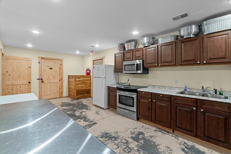 More Photos Of 2948 Holly Creek Cool Sprgs Rd, Chatsworth Specialty For Sale