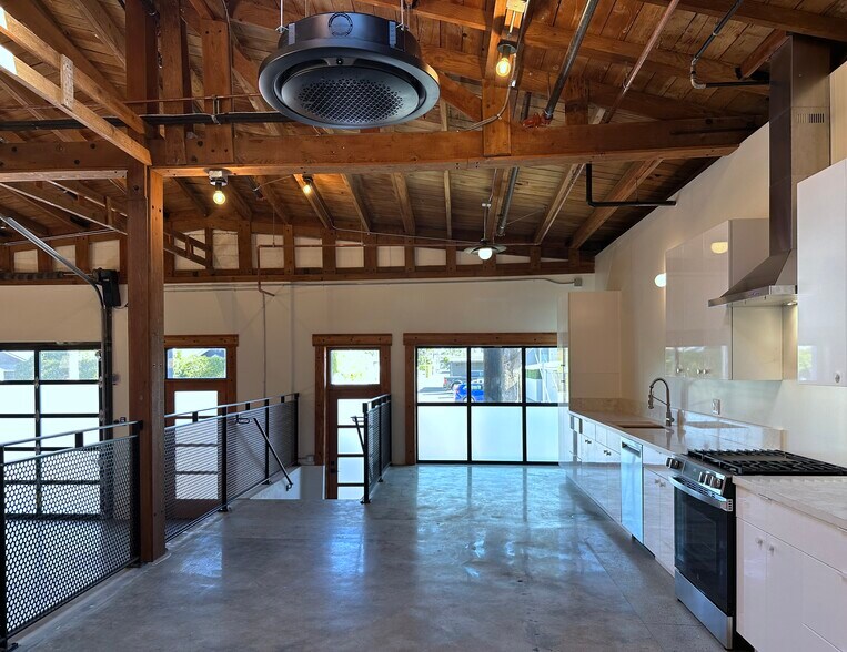 More Photos Of 1801-1821 E Main St, Ventura Unknown For Lease