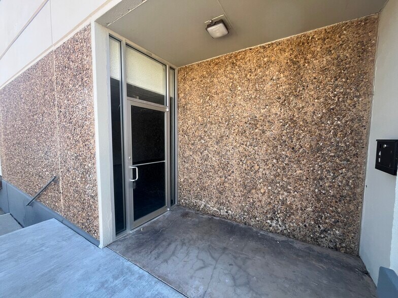 More Photos Of 4220-4232 Charter Ave, Oklahoma City Warehouse For Lease