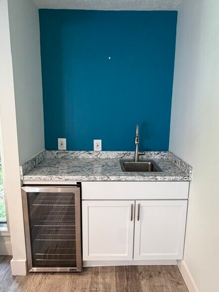 More Photos Of 1219 E Saginaw St, Lansing Medical For Sale