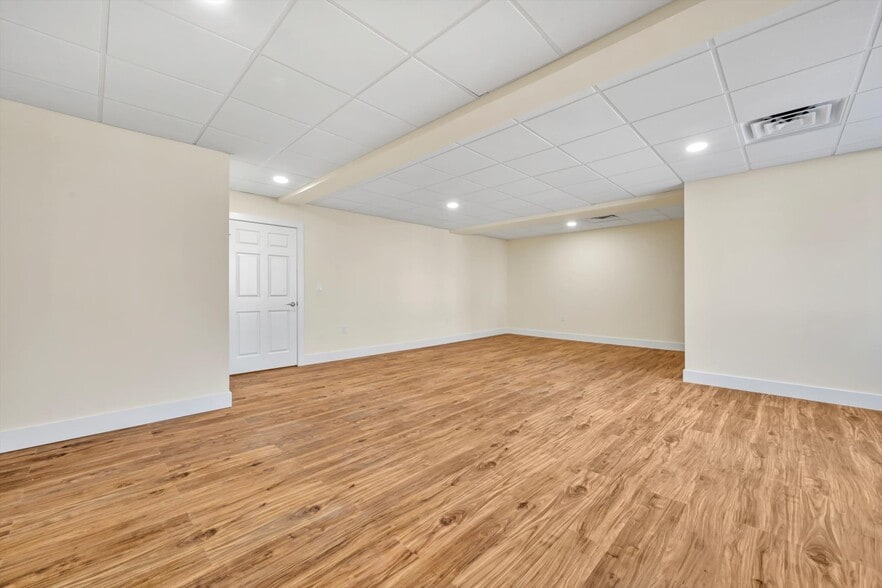 More Photos Of 31 N Spruce St, Elizabethtown Office Residential For Lease