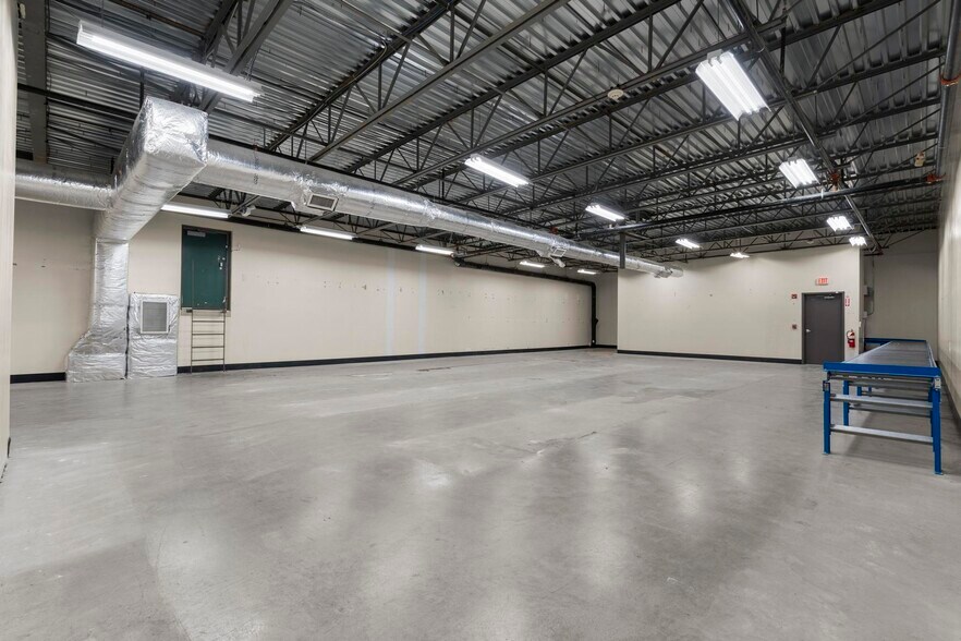 More Photos Of 1083 Boston Post Rd, Milford Drugstore For Lease