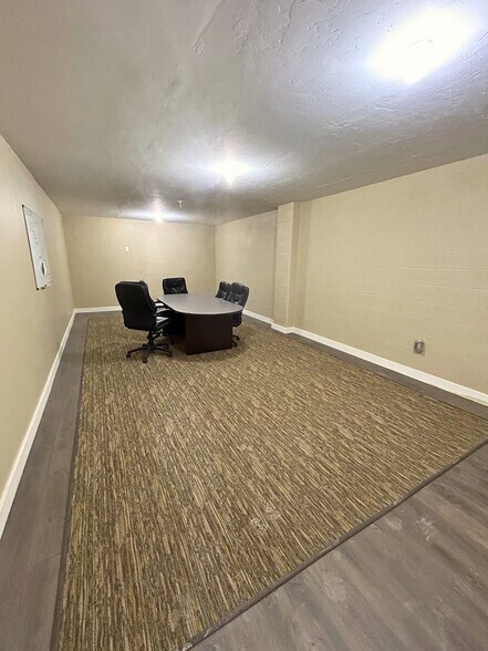 More Photos Of 5611 SW 38th St, Oklahoma City Warehouse For Sale