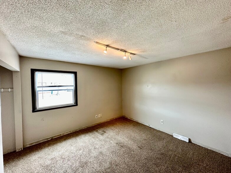 More Photos Of 1001 S Davis St, Kirksville Sorority Fraternity House For Sale