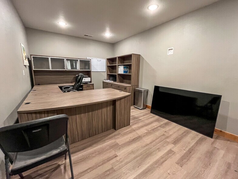 More Photos Of 11835 Quaal Rd, Black Hawk Warehouse For Lease