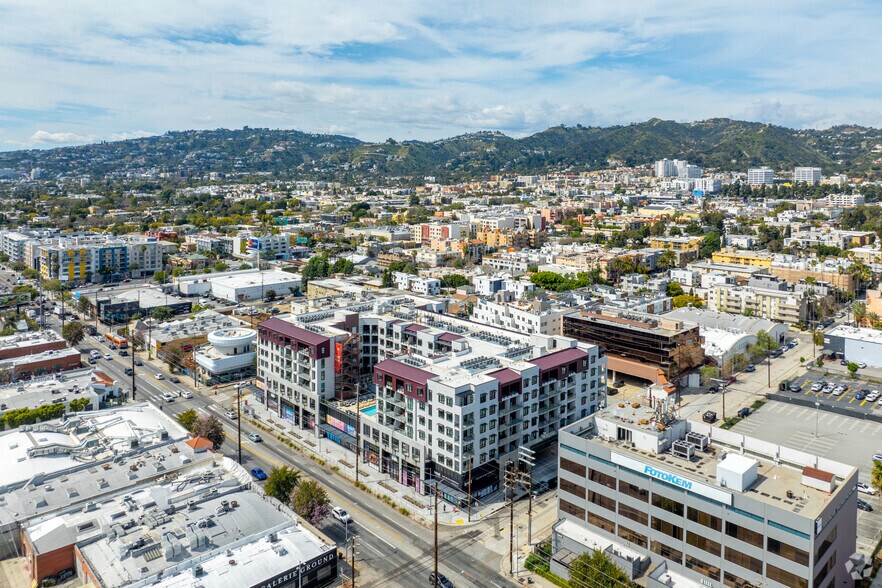 More Photos Of 6933 Santa Monica Blvd, Los Angeles Apartments For Lease