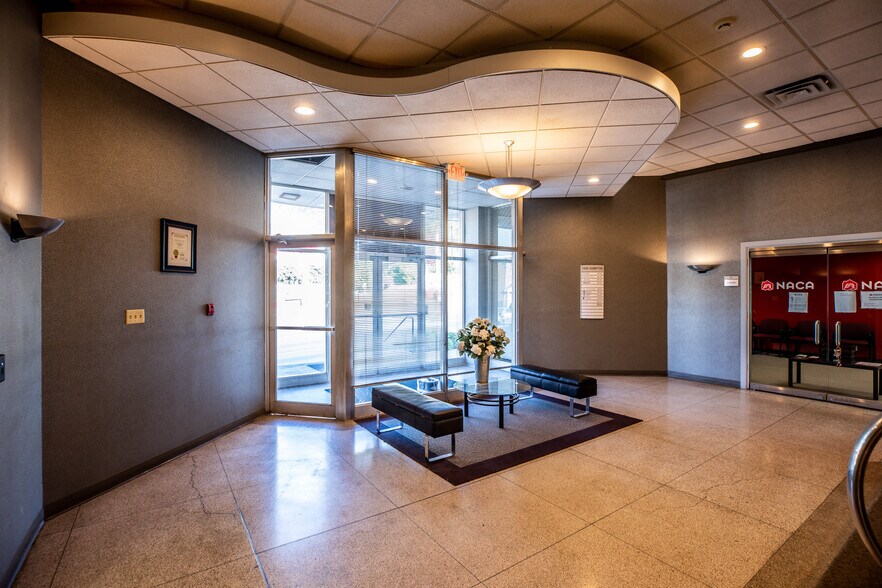 More Photos Of 1300 Hampton Ave, Saint Louis Office For Lease