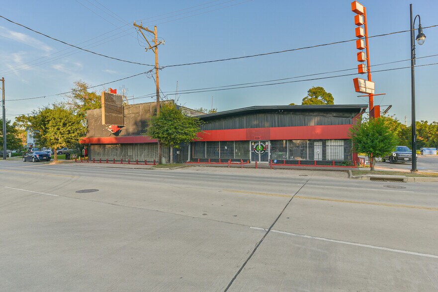 More Photos Of 2701 Emancipation Ave, Houston General Retail For Sale
