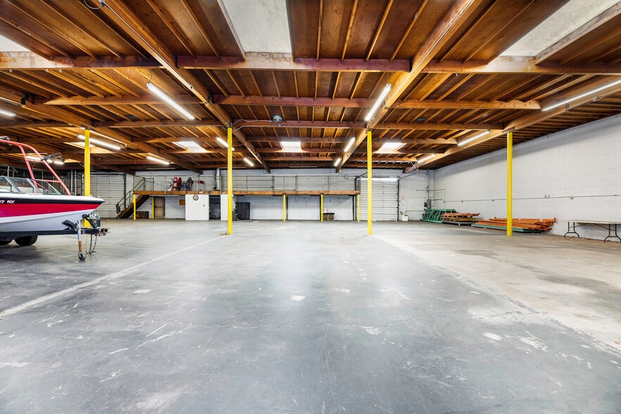 More Photos Of 1550 E Burnett St, Signal Hill Unknown For Lease