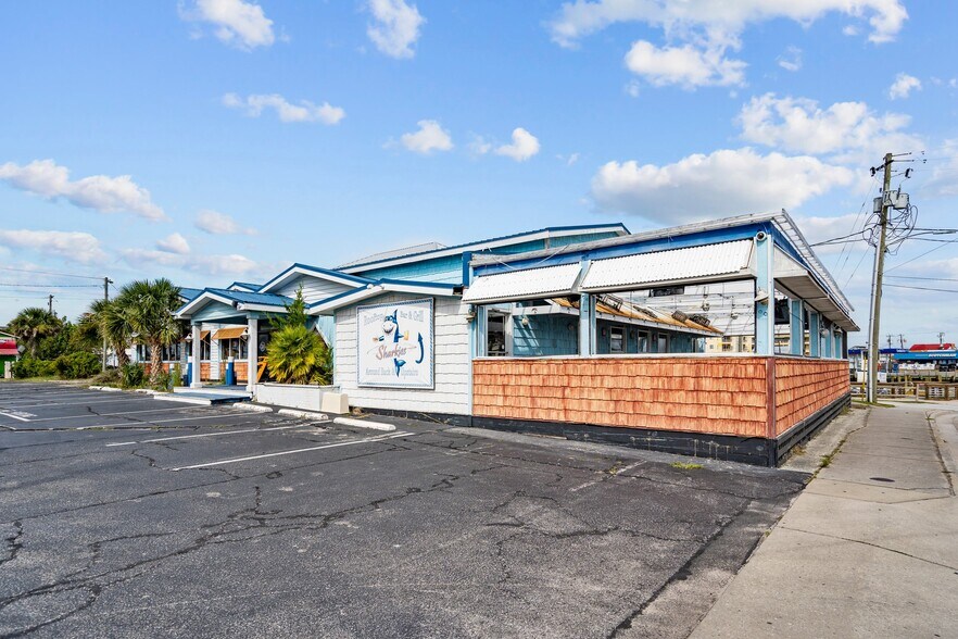 More Photos Of 300 N Lake Park Blvd, Carolina Beach Restaurant For Lease