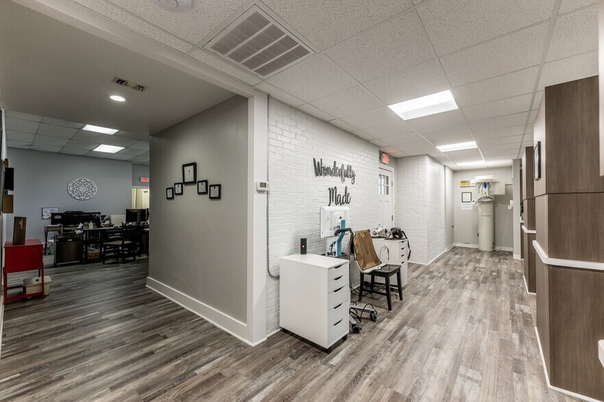 More Photos Of 2402 Sam Houston Ave, Huntsville Medical For Sale