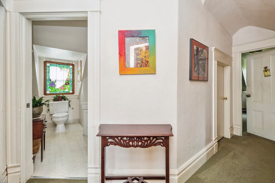 More Photos Of 5525 E Burnside St, Portland Office Residential For Sale