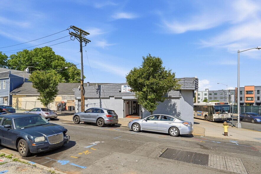 More Photos Of 625-627 Springfield Ave, Newark Storefront For Sale