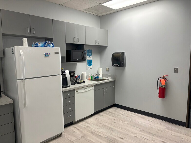 More Photos Of 1875 Research Dr, Troy Research And Development For Lease
