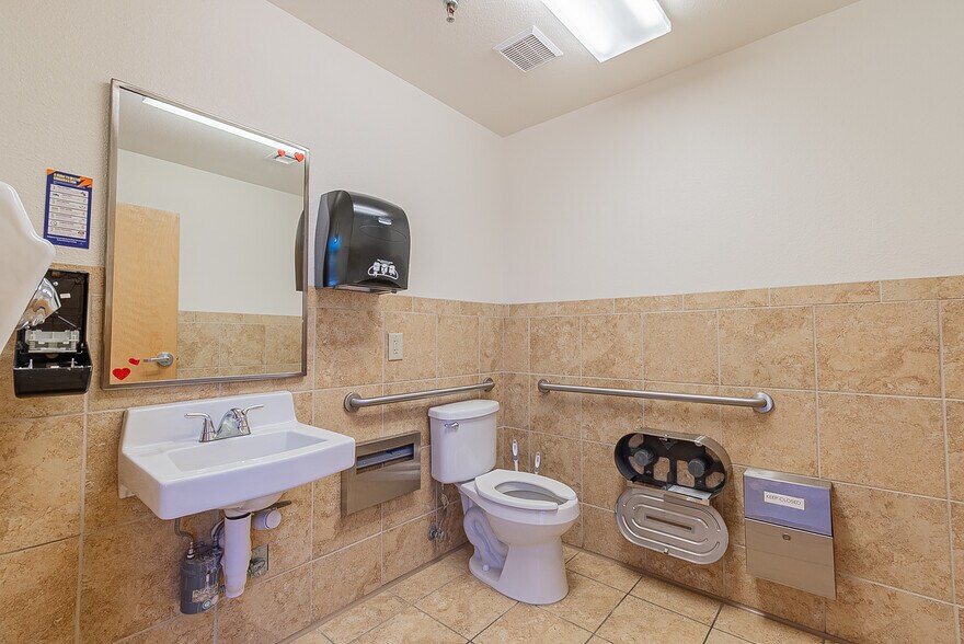 More Photos Of 2550 S 4th Ave, Yuma Freestanding For Lease