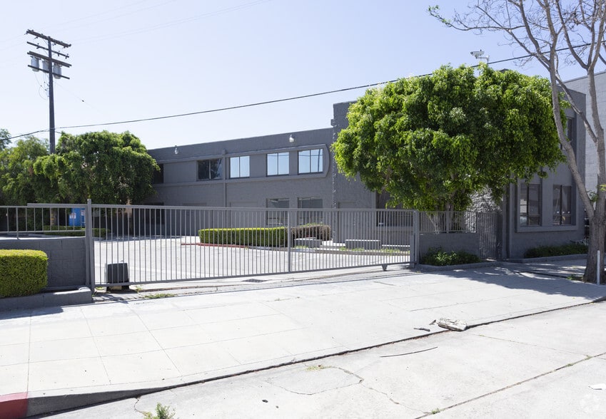 Primary Photo Of 3219 La Cienega Ave, Los Angeles Auto Repair For Lease