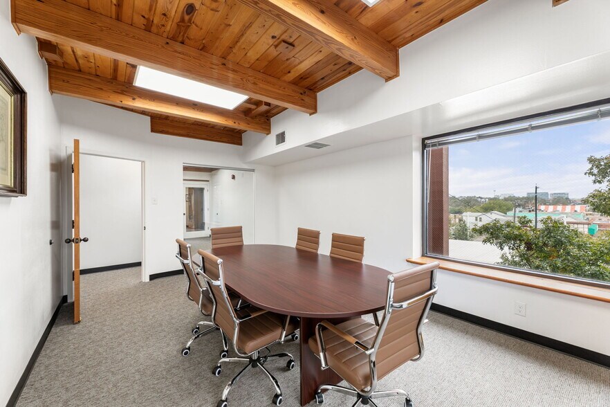 More Photos Of 3308 Broadway St, San Antonio Office For Sale