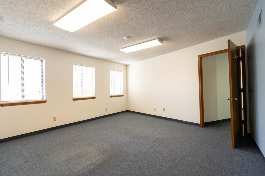 More Photos Of 11813 W 77th St, Lenexa Office For Sale
