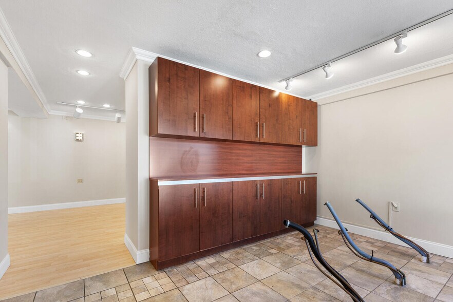 More Photos Of 231 Bedford St, Lexington Multifamily For Sale