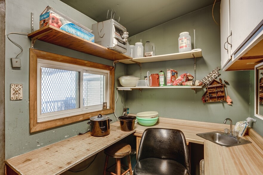More Photos Of 6848 Erie Rd, Derby Bar For Sale