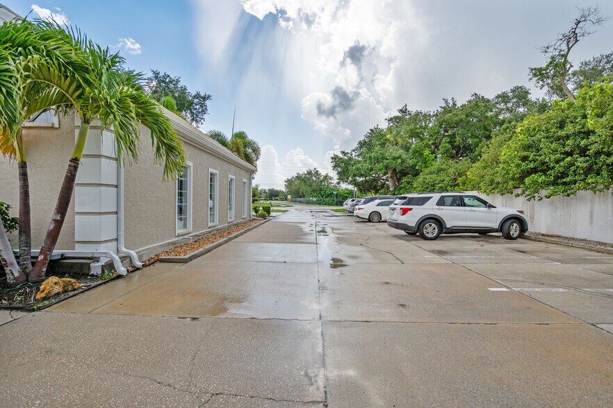 More Photos Of 3900 Clark Rd, Sarasota Medical For Sale