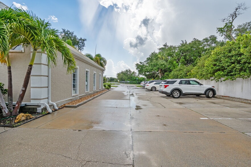 More Photos Of 3900 Clark Rd, Sarasota Medical For Sale