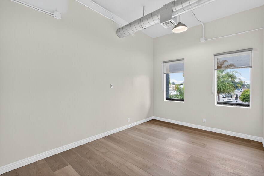 More Photos Of 10999 Riverside Dr, North Hollywood Loft Creative Space For Lease