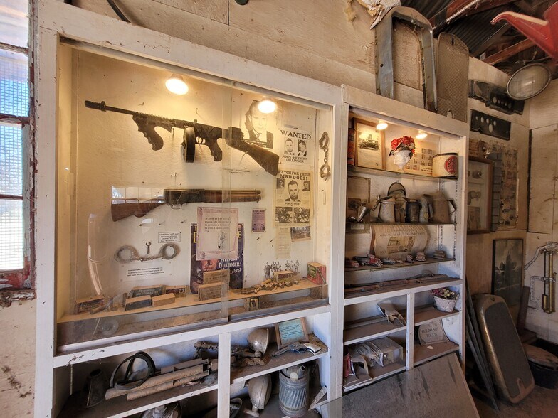 More Photos Of 331 W Rockspring Ln, Benson Movie Radio TVStudio For Sale