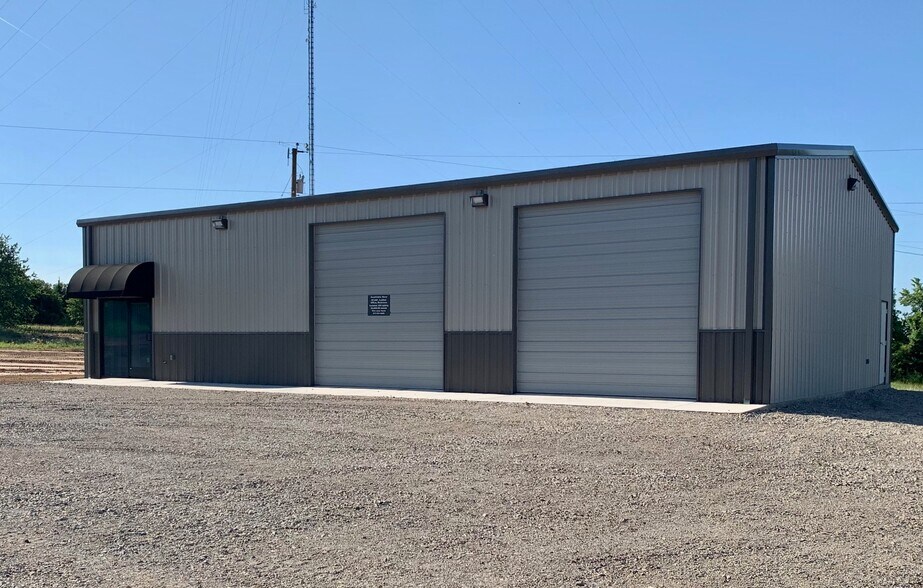 More Photos Of 1011 Upper Denton Rd, Weatherford Warehouse For Lease