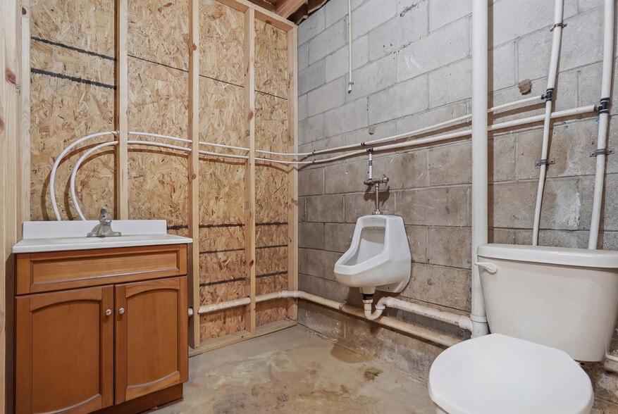 More Photos Of 915 Middle Rd S, Leesburg Industrial For Sale