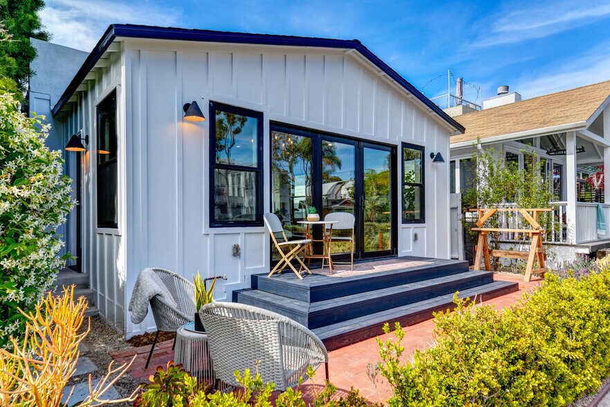 More Photos Of 223 Howland Canal, Venice Multifamily For Sale