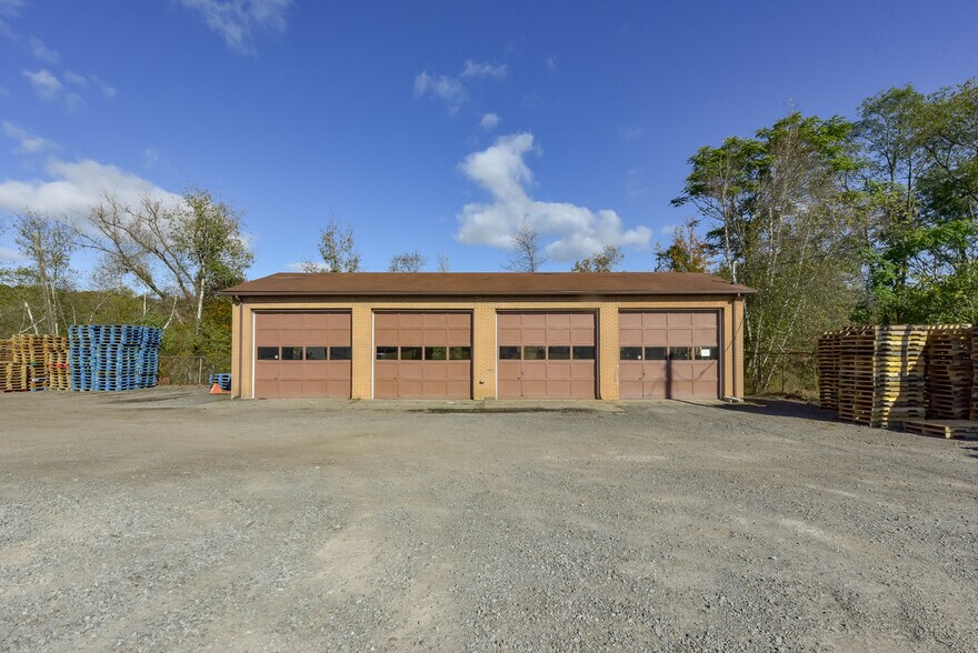 More Photos Of 77 N Market St, Nanticoke Distribution For Lease