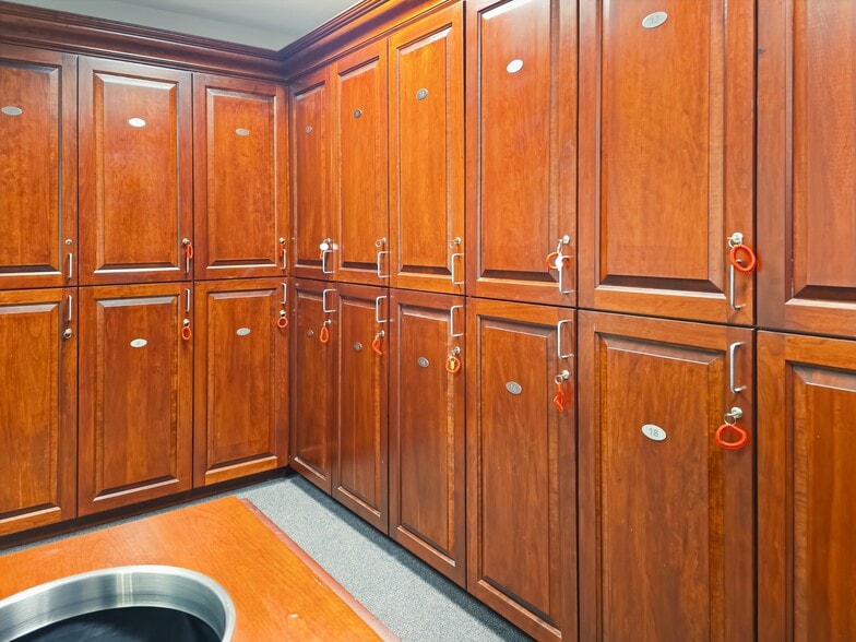 More Photos Of 15851 Dallas Pkwy, Addison Coworking Space