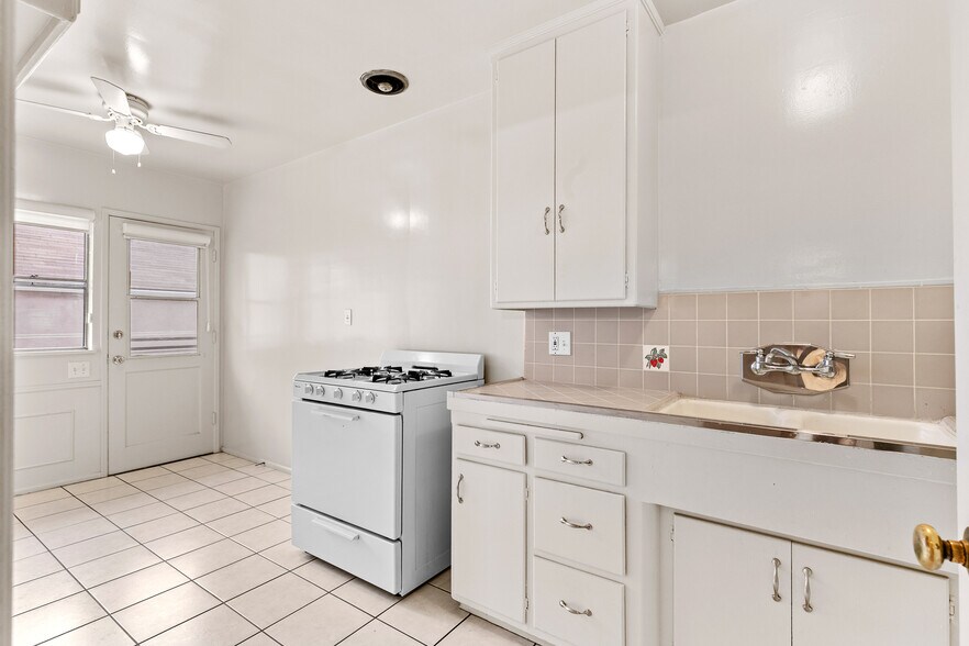 More Photos Of 123-129 N Jackson St, Glendale Apartments For Sale