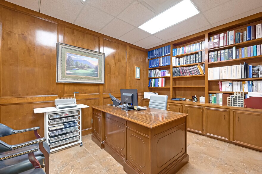 More Photos Of 3512 Avenue I, Rosenberg Office For Lease