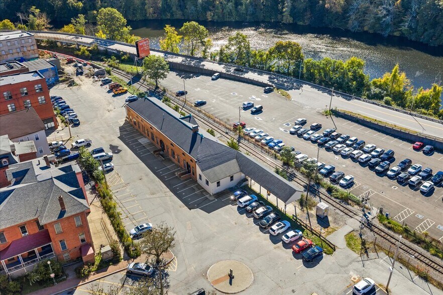 More Photos Of 10 Railroad Pl, Norwich Flex For Lease