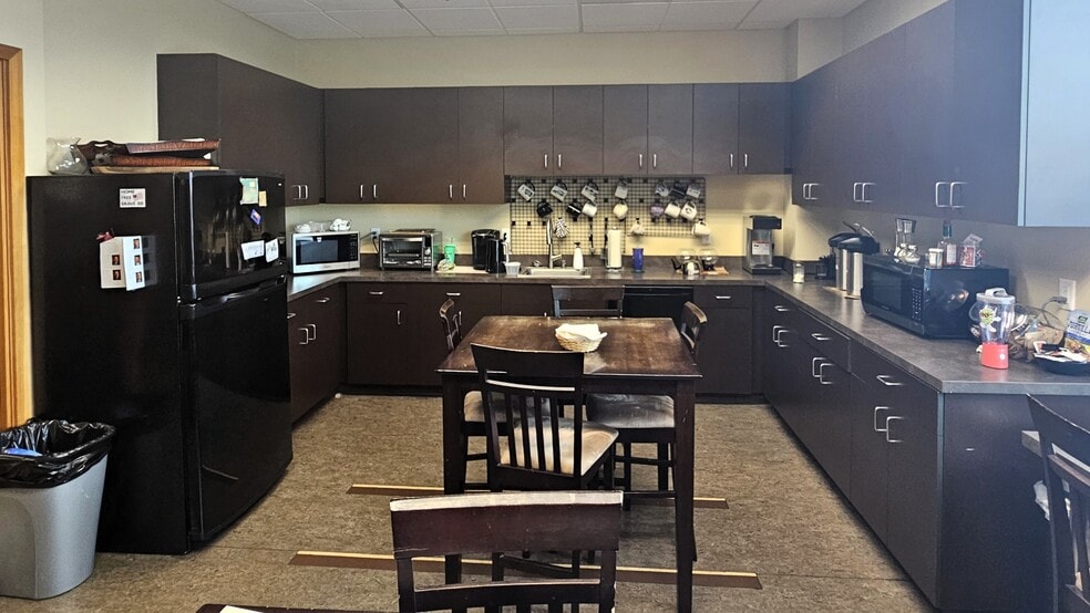 More Photos Of 1700 Hudson St, Longview Office For Lease