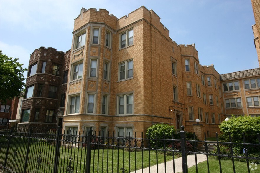 More Photos Of 7722-7732 S Jeffery Blvd, Chicago Apartments For Sale