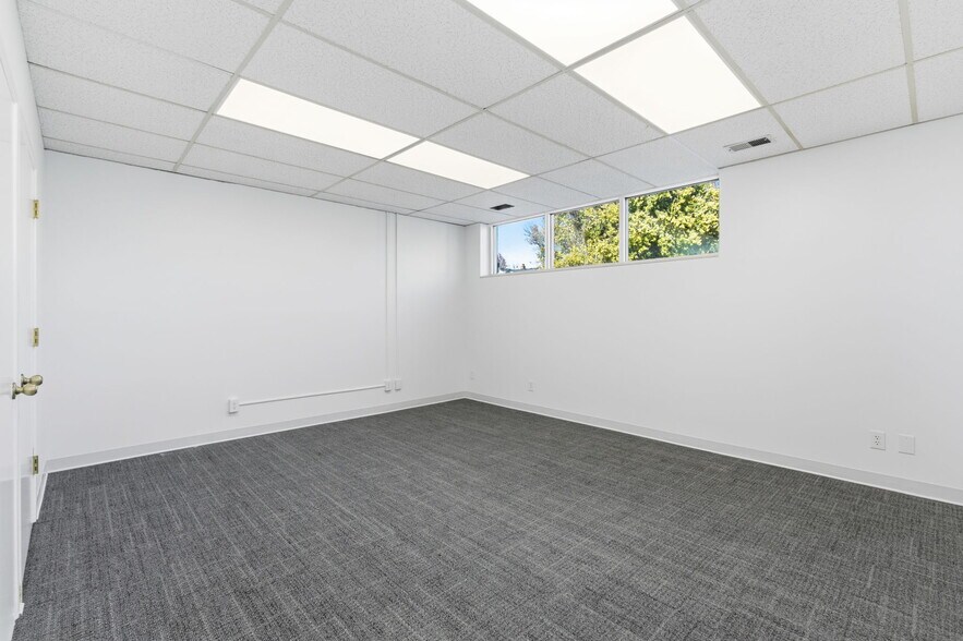 More Photos Of 125 Chenoweth Ln, Louisville Office Residential For Lease