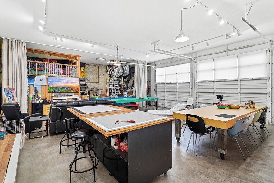 More Photos Of 905 Electric Ave, Venice Office For Lease
