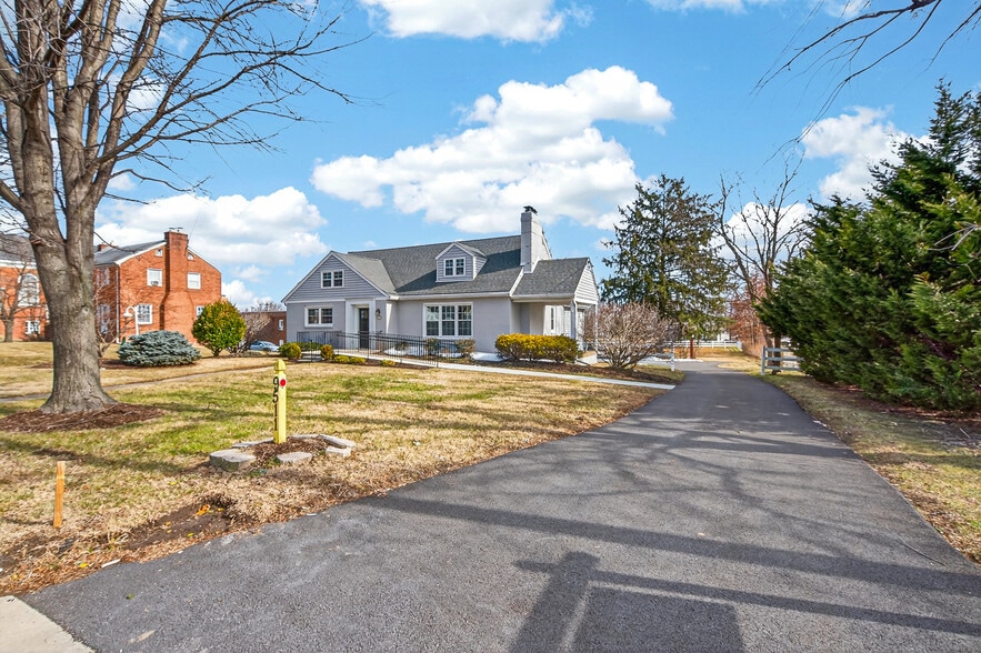 More Photos Of 9511 Belair Rd, Nottingham Freestanding For Lease
