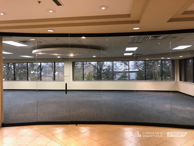 More Photos Of 1333 E Highland Rd, Macedonia Warehouse For Lease