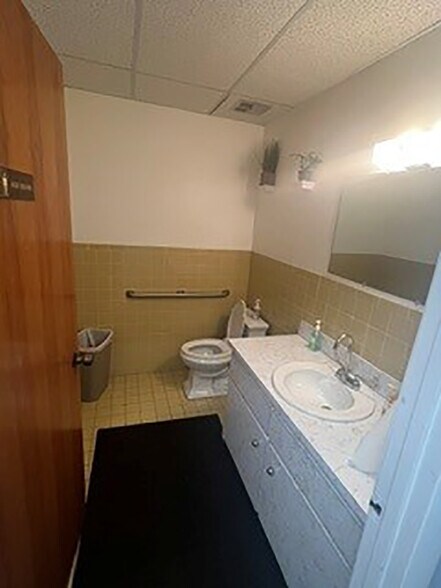 More Photos Of 5333 N Dixie Hwy, Oakland Park Medical For Lease