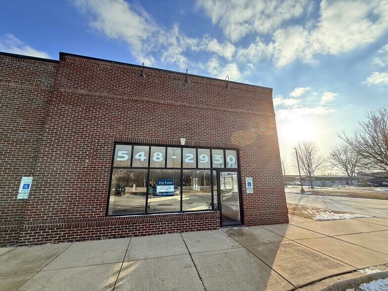 More Photos Of 572 Weston Ridge Dr, Naperville Freestanding For Lease